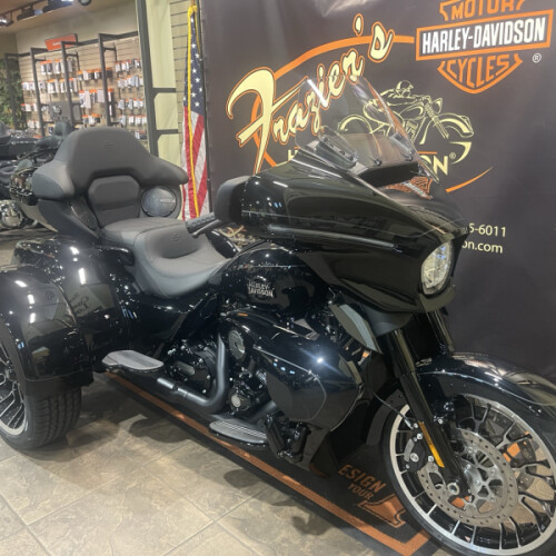 2026 Harley-Davidson® Street Glide 3 Limited Vivid Black - Black Finish thumb 3