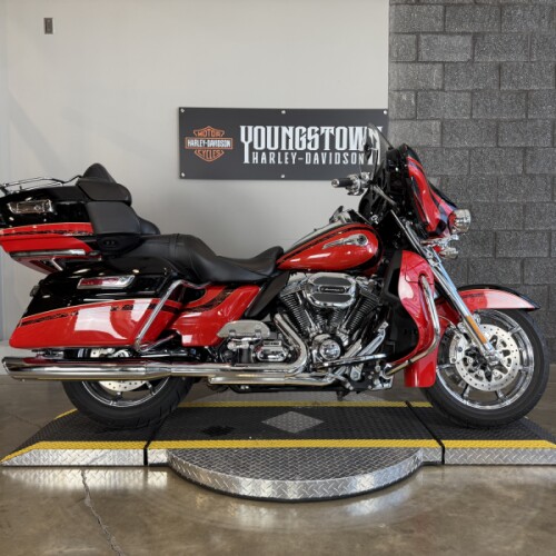 2016 Harley-Davidson® CVO™ Limited FLHTKSE thumb 2