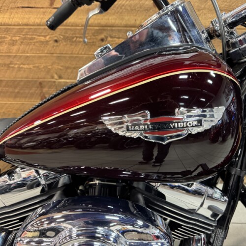 2015 Harley-Davidson® Softail® Deluxe Two-Tone Mysterious Red Sunglo/Blackened Cayenne Sunglo FLSTN thumb 3