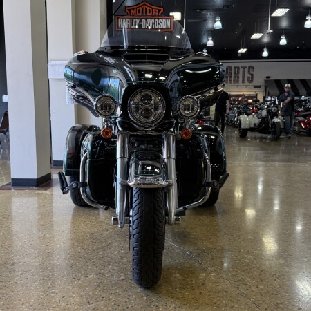2024 Harley-Davidson® Tri Glide® Ultra Alpine Green / Vivid Black thumb 3
