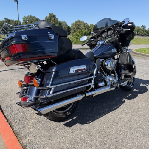 2009 Harley-Davidson® Electra Glide® Ultra Classic® Dark Blue Pearl thumb 2
