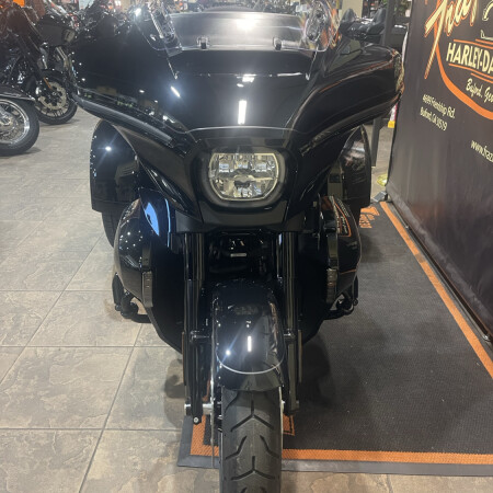 2026 Harley-Davidson® Street Glide 3 Limited Vivid Black - Black Finish thumb 1