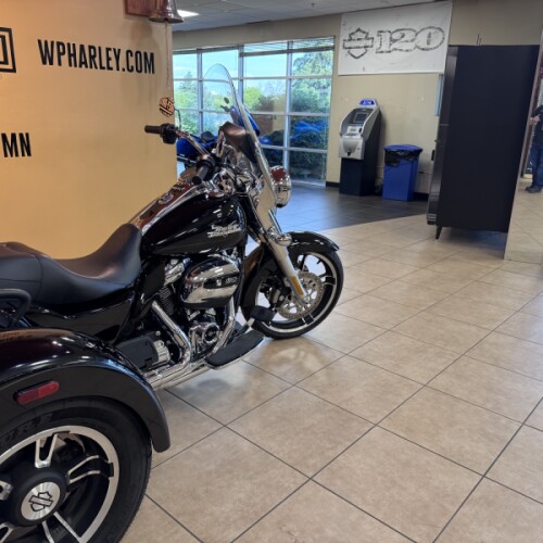 2022 Harley-Davidson® Freewheeler® Vivid Black thumb 1