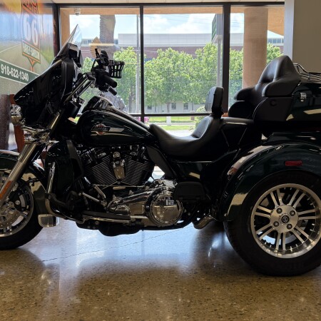 2024 Harley-Davidson® Tri Glide® Ultra Alpine Green / Vivid Black thumb 2