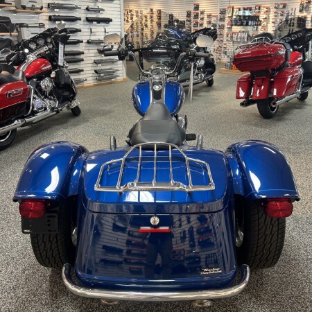 2022 Harley-Davidson® FLRT Freewheeler® thumb 2