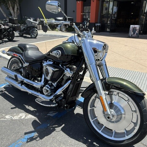 2026 Harley-Davidson® Fat Boy® Olive Steel Metallic / Vivid Black Chrome Trim thumb 3