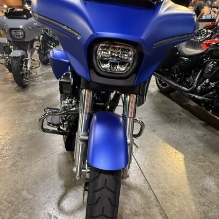 2026 Harley-Davidson® Street Glide® Aurora Blue Denim Chrome Trim thumb 2