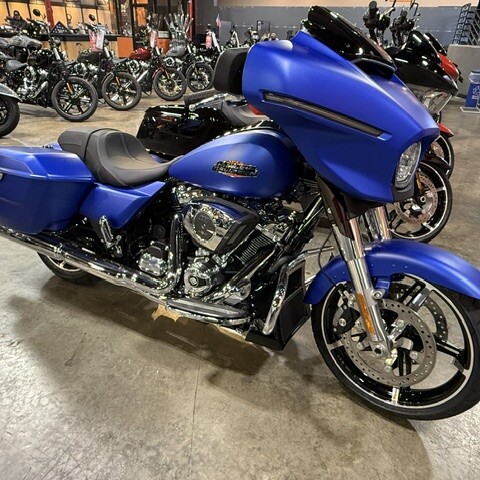 2026 Harley-Davidson® Street Glide® Aurora Blue Denim Chrome Trim thumb 3