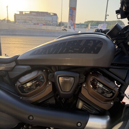 2023 Harley-Davidson® Sportster™ S Gray Haze thumb 3