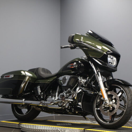 2026 Harley-Davidson® Street Glide® FLHX thumb 2