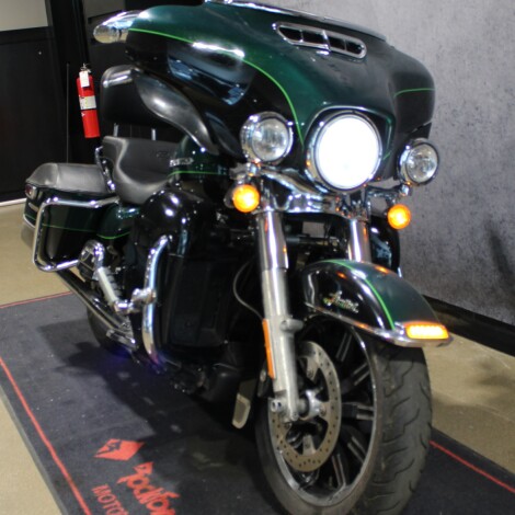 2015 Harley-Davidson® Ultra Limited Two-Tone Deep Jade Pearl/Vivid Black FLHTK thumb 2