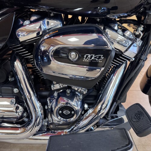 2022 Harley-Davidson® Freewheeler® Vivid Black thumb 2