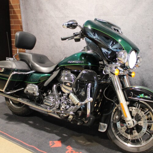 2015 Harley-Davidson® Ultra Limited Two-Tone Deep Jade Pearl/Vivid Black FLHTK thumb 3