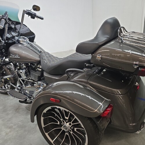 FLTRT 2023 Road Glide® 3 thumb 0