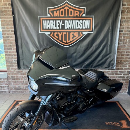 2024 Harley-Davidson® Street Glide® Vivid Black - Black Finish thumb 1