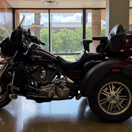 2015 Harley-Davidson® Tri Glide® Ultra Mysterious Red Sunglo thumb 2