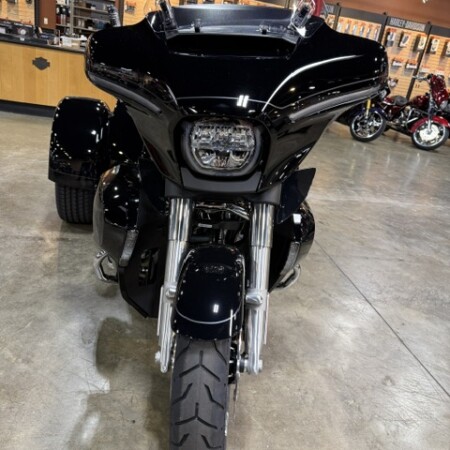 2026 Harley-Davidson® Street Glide 3 Limited thumb 2