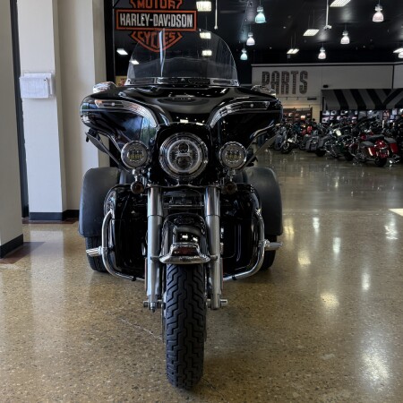2010 Harley-Davidson® Tri Glide® Ultra Classic® Black thumb 3