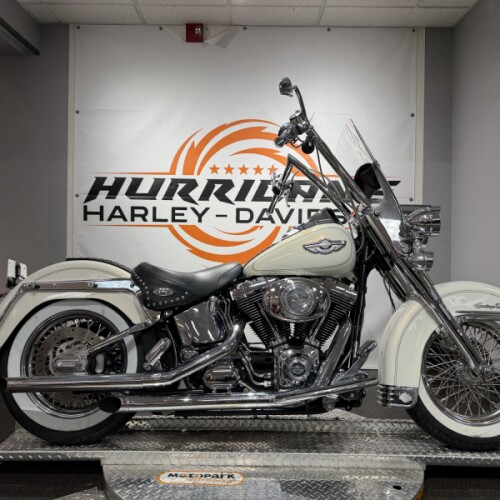 2003 Harley-Davidson® Heritage Softail® Classic FLSTC thumb 3