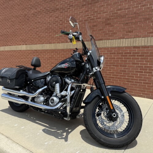2018 Harley-Davidson® Softail Slim® Vivid Black thumb 3