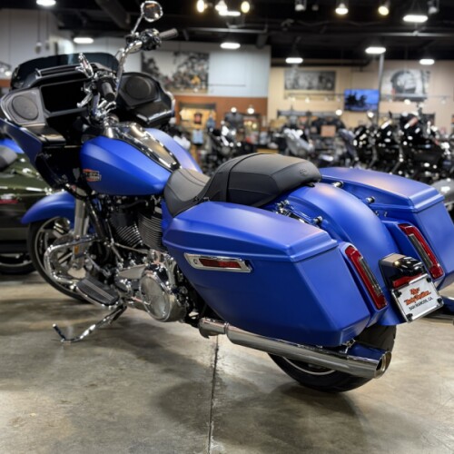 2026 Harley-Davidson® Road Glide™ Aurora Blue Denim Chrome Trim thumb 3