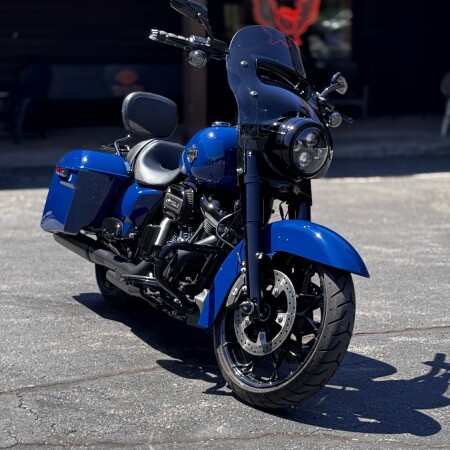 2023 Harley-Davidson® Road King® Special Bright Billiard Blue thumb 2
