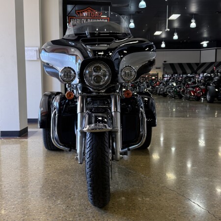 2020 Harley-Davidson® Tri Glide® Ultra Midnight Blue/Barracuda Silver thumb 3