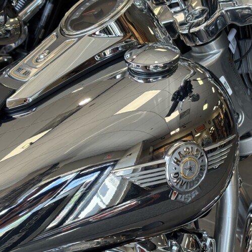 2025 Harley-Davidson® Fat Boy® Gray Ghost Reflection thumb 3