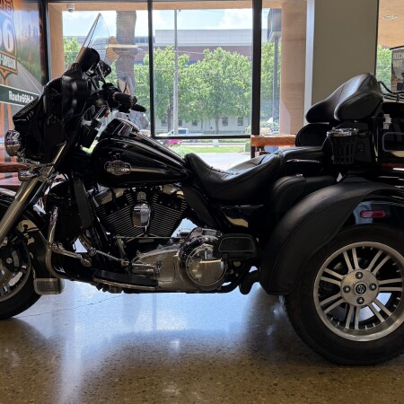 2010 Harley-Davidson® Tri Glide® Ultra Classic® Black thumb 2
