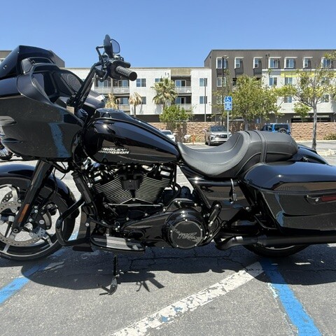 2026 Harley-Davidson® Road Glide™ Vivid Black Chrome Trim thumb 0
