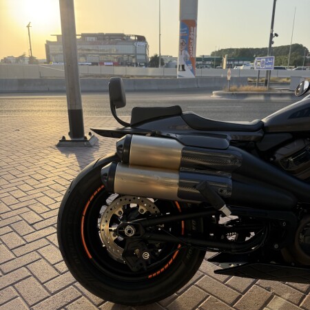 2023 Harley-Davidson® Sportster™ S Gray Haze thumb 2