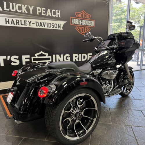2026 Harley-Davidson® Road Glide 3 Vivid Black thumb 1