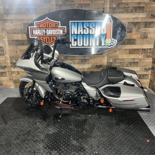 2023 Harley-Davidson® CVO™ Road Glide® Dark Platinum w/Pinstripe thumb 2