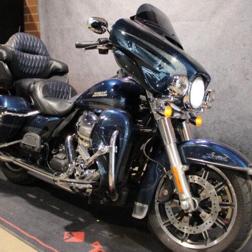 2016 Harley-Davidson® Ultra Limited Custom Color Cosmic Blue Pearl FLHTK thumb 3