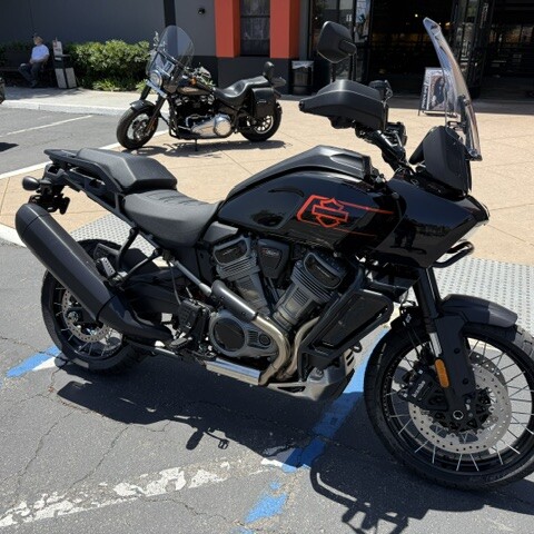 2026 Harley-Davidson® Pan America® 1250 Special Vivid Black Black Laced Wheels thumb 3