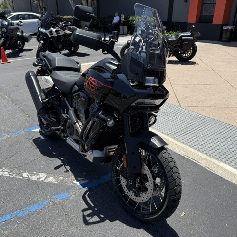 2026 Harley-Davidson® Pan America® 1250 Special Vivid Black Black Laced Wheels thumb 2