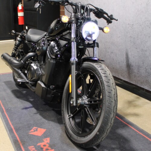 2025 Harley-Davidson® Nightster® Vivid Black RH975 thumb 2