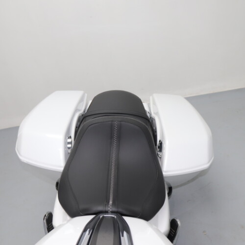 2024 Harley-Davidson® Street Glide® White Onyx Pearl thumb 1