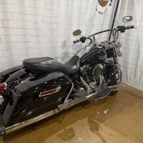 2014 Harley-Davidson® Road King® Vivid Black thumb 3