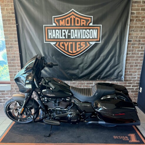 2024 Harley-Davidson® Street Glide® Vivid Black - Black Finish thumb 0