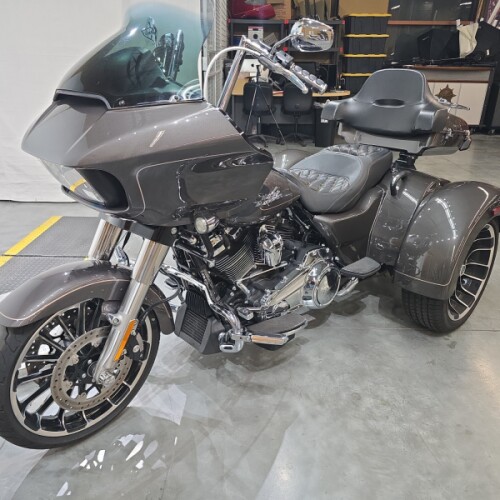 FLTRT 2023 Road Glide® 3 thumb 2