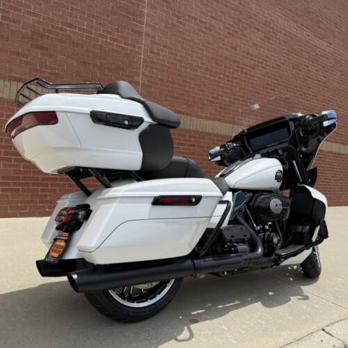2026 Harley-Davidson® Street Glide Limited White Onyx Pearl Black Trim thumb 2
