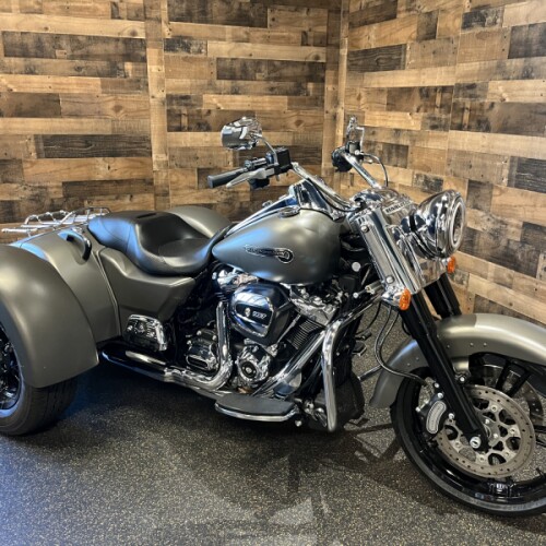 2018 Harley-Davidson® Freewheeler® Industrial Gray Denim FLRT thumb 3