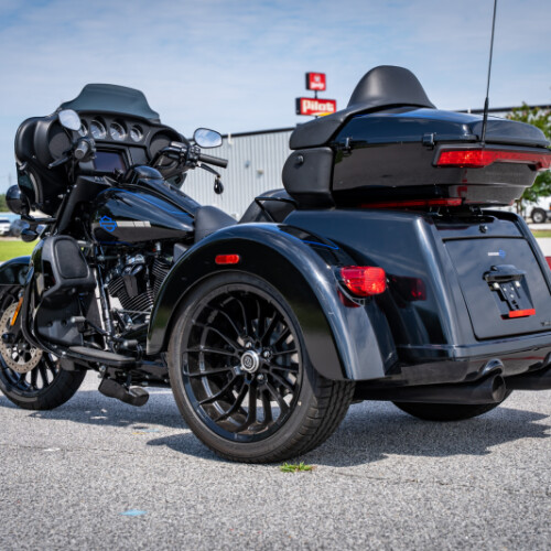 2025 Harley-Davidson® Tri Glide™ Ultra FLHTCUTG thumb 0