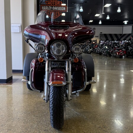 2015 Harley-Davidson® Tri Glide® Ultra Mysterious Red Sunglo thumb 3