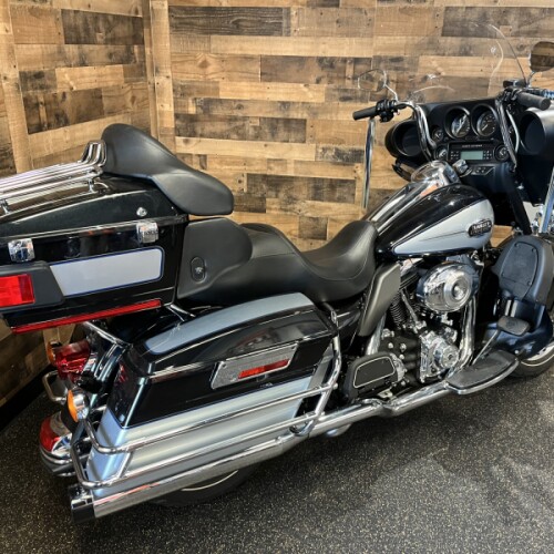 2013 Harley-Davidson® Electra Glide® Classic Two-Tone Midnight Pearl/Brilliant Silver FLHTCU thumb 0