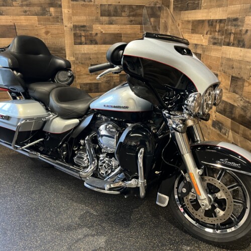2015 Harley-Davidson® Electra Glide® Ultra Classic™ Brilliant Silver Pearl FLHTK thumb 3