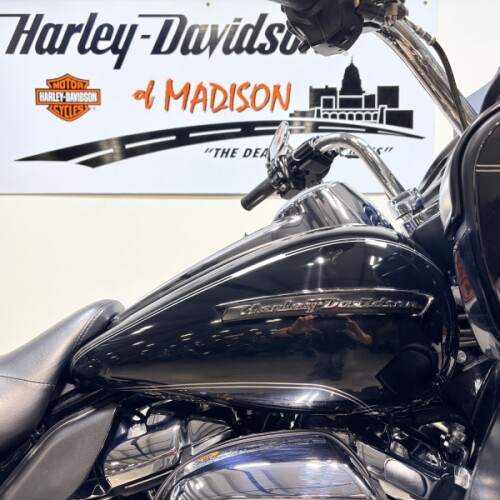 2017 FLTRU Harley-Davidson® Road Glide® Ultra Vivid Black thumb 2