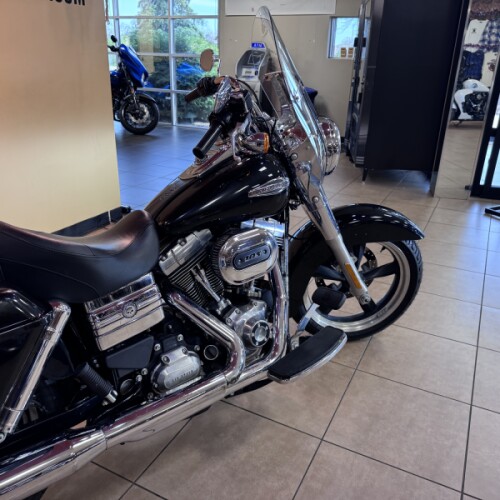 2016 Harley-Davidson® Switchback™ Vivid Black thumb 1