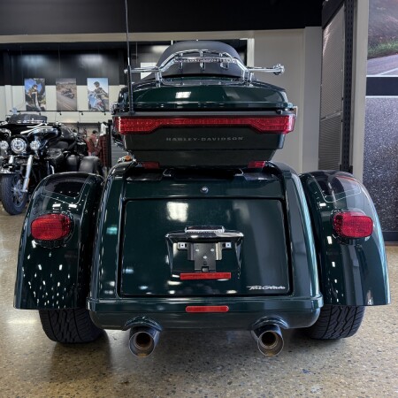 2024 Harley-Davidson® Tri Glide® Ultra Alpine Green / Vivid Black thumb 1